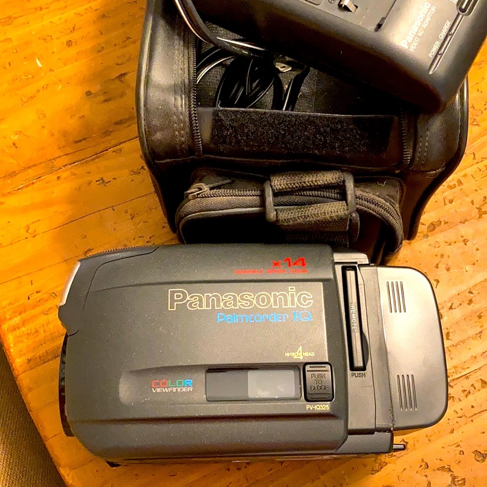 VTG Panasonic palmcorder IQ vari zoom - charge station storage bag, box, cables
